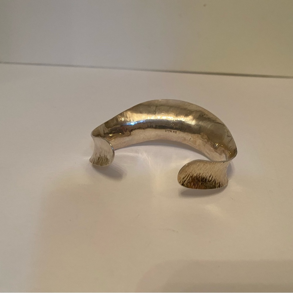 DESIGNER MB SIGNED STERLING SILVER MODERNIST HAMMERED CUFF BRACELET 19.9 g - Picture 11 of 11